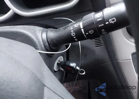 2009 Pontiac Vibe z USA, uszkodzony, nr VIN 5Y2SM67089Z412049